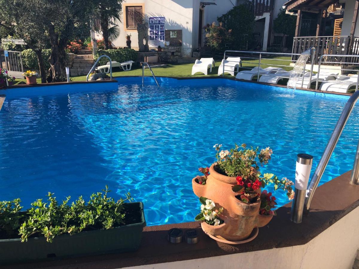 Apartmani Milokanovic Funtana Extérieur photo