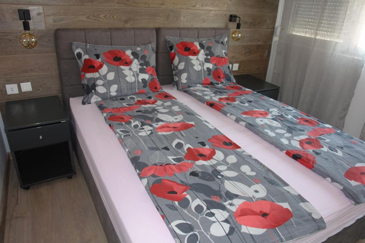 Apartmani Milokanovic Funtana Extérieur photo
