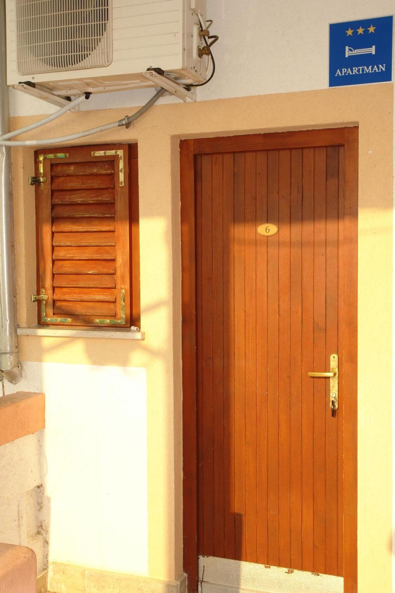 Apartmani Milokanovic Funtana Extérieur photo